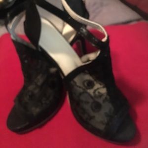 Black Lace Tor open heel